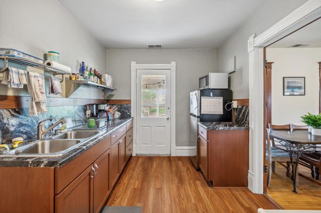909 22nd Avenue NE, Minneapolis, MN 55418