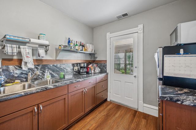909 22nd Avenue NE, Minneapolis, MN 55418