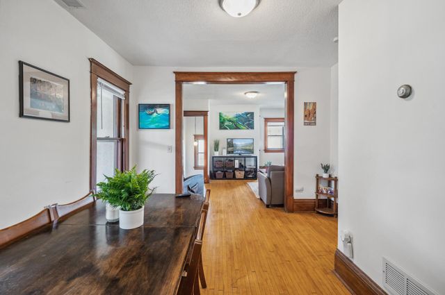909 22nd Avenue NE, Minneapolis, MN 55418