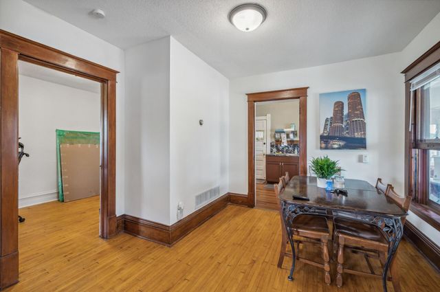 909 22nd Avenue NE, Minneapolis, MN 55418