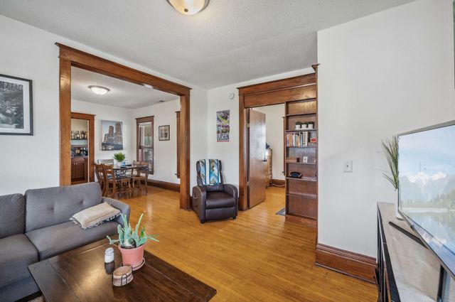 909 22nd Avenue NE, Minneapolis, MN 55418