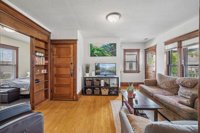 909 22nd Avenue NE, Minneapolis, MN 55418
