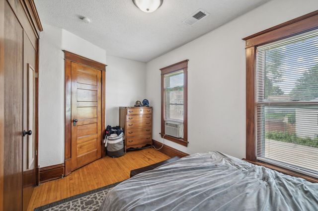 909 22nd Avenue NE, Minneapolis, MN 55418