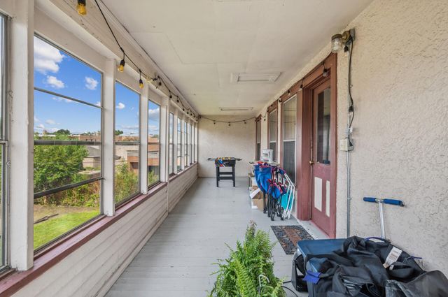 909 22nd Avenue NE, Minneapolis, MN 55418