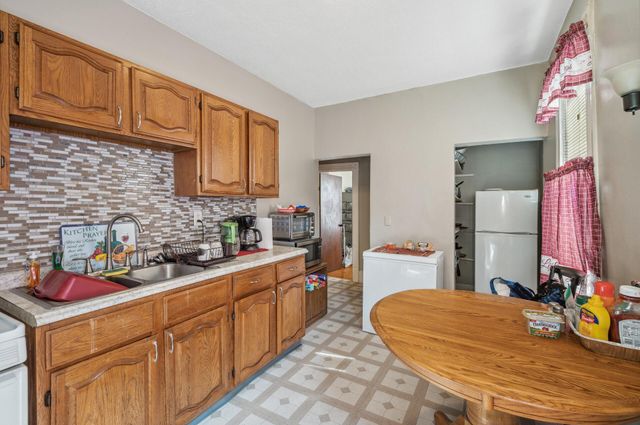 909 22nd Avenue NE, Minneapolis, MN 55418