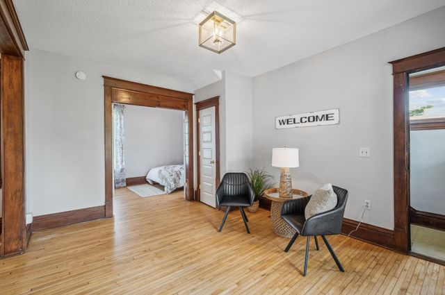 909 22nd Avenue NE, Minneapolis, MN 55418