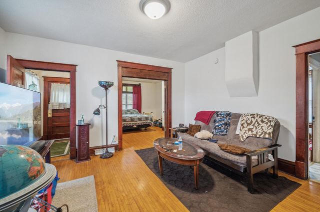 909 22nd Avenue NE, Minneapolis, MN 55418