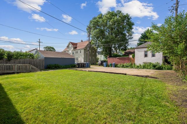 909 22nd Avenue NE, Minneapolis, MN 55418