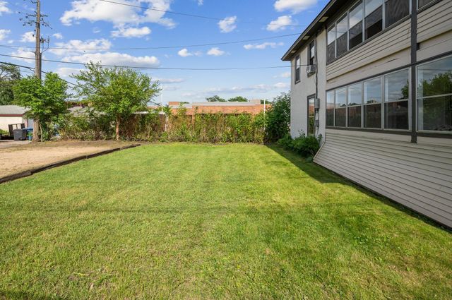 909 22nd Avenue NE, Minneapolis, MN 55418
