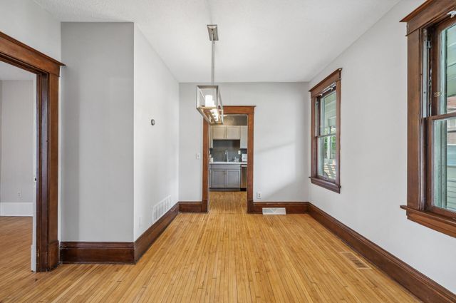909 22nd Avenue NE, Minneapolis, MN 55418
