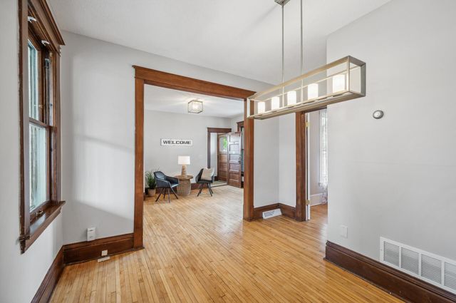 909 22nd Avenue NE, Minneapolis, MN 55418