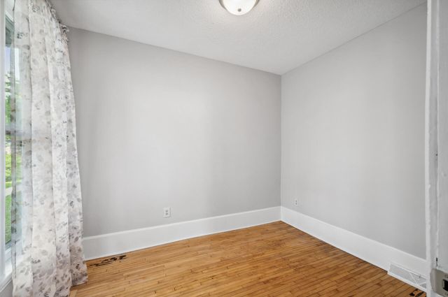 909 22nd Avenue NE, Minneapolis, MN 55418
