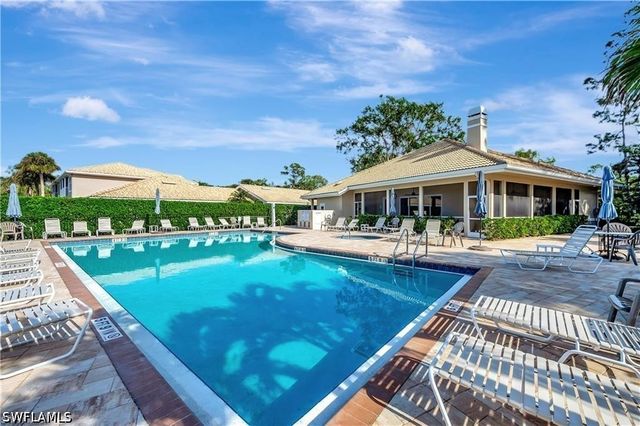 386 Emerald Bay CIR G5, Naples, FL 34110