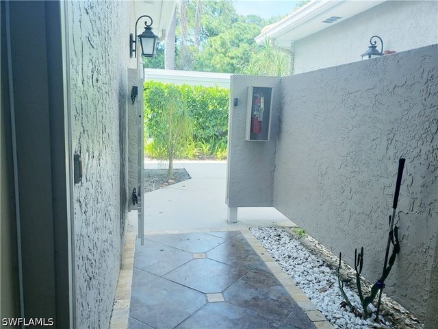 386 Emerald Bay CIR G5, Naples, FL 34110