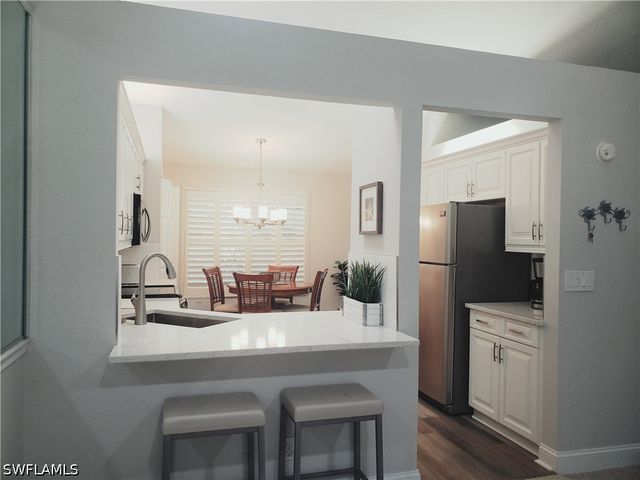 386 Emerald Bay CIR G5, Naples, FL 34110