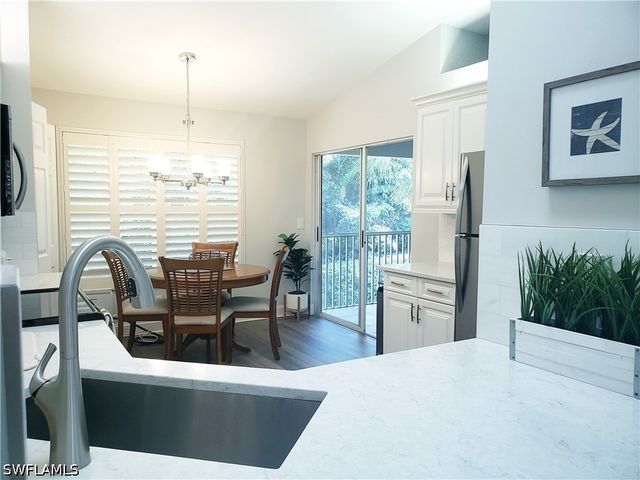 386 Emerald Bay CIR G5, Naples, FL 34110