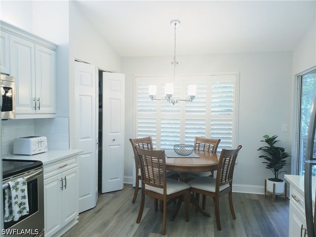 386 Emerald Bay CIR G5, Naples, FL 34110
