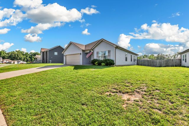 744 Tidwell Dr, Clarksville, TN 37042