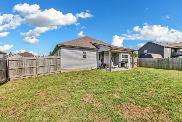 744 Tidwell Dr, Clarksville, TN 37042