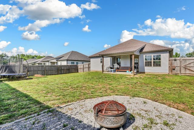 744 Tidwell Dr, Clarksville, TN 37042