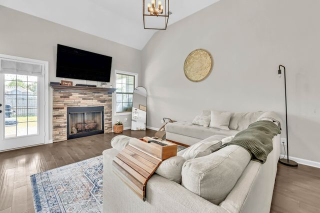 744 Tidwell Dr, Clarksville, TN 37042