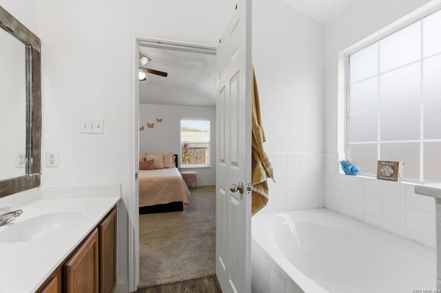 3417 WHISPER BLF, Schertz, TX 78108