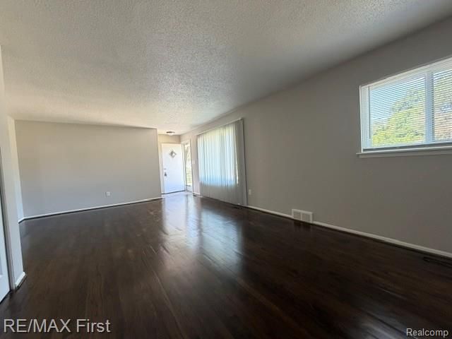 4225 Grace Avenue, Wayne, MI 48184