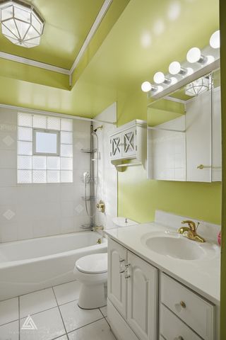 18021 Pin Oak Court, Tinley Park, IL 60477