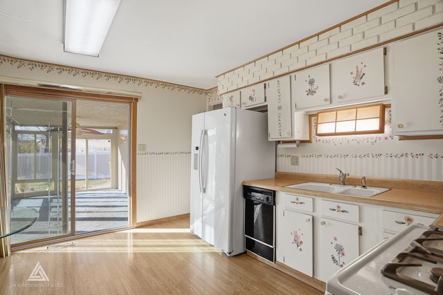 18021 Pin Oak Court, Tinley Park, IL 60477