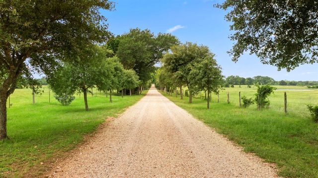 3100 Trails End Lane, Brenham, TX 77833