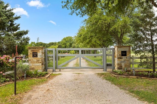 3100 Trails End Lane, Brenham, TX 77833