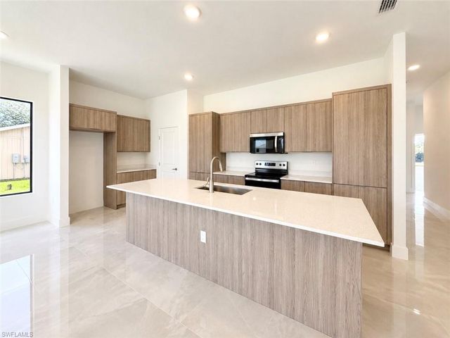 2220 39th TER, Cape Coral, FL 33909