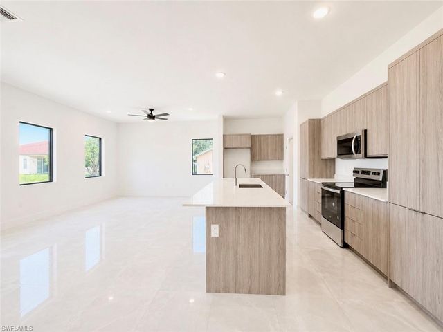 2220 39th TER, Cape Coral, FL 33909