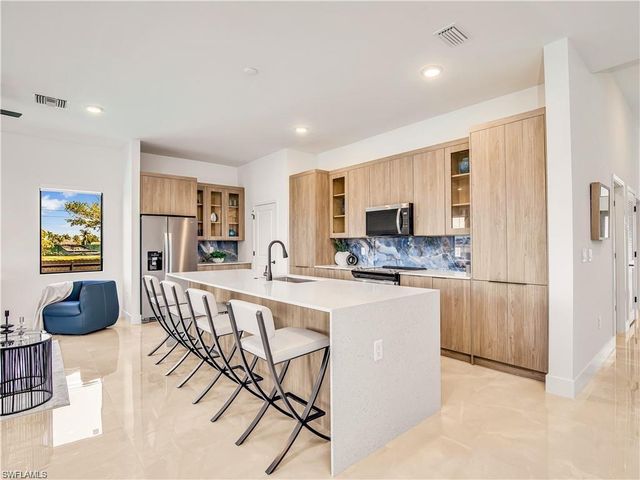 2220 39th TER, Cape Coral, FL 33909