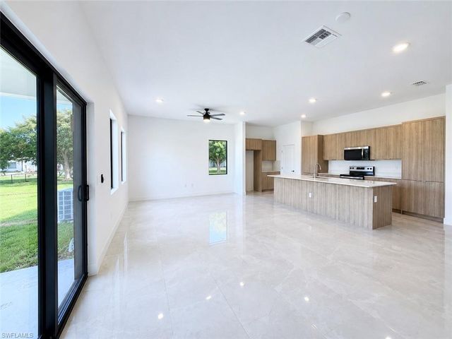 2220 39th TER, Cape Coral, FL 33909