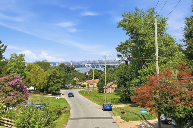 5 PANORAMA DR, Oxon Hill, MD 20745