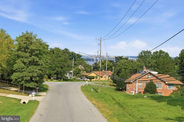5 PANORAMA DR, Oxon Hill, MD 20745