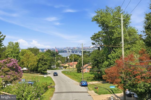 5 PANORAMA DR, Oxon Hill, MD 20745