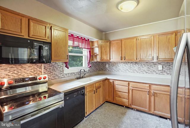 5 PANORAMA DR, Oxon Hill, MD 20745