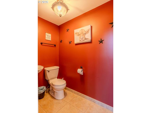 17877 PETER SKENE Way, Oregon City, OR 97045