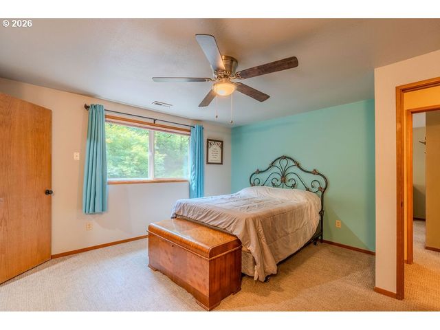 17877 PETER SKENE Way, Oregon City, OR 97045