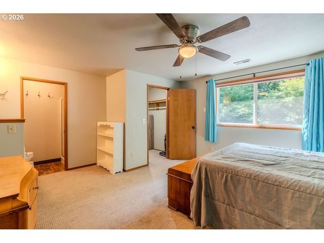 17877 PETER SKENE Way, Oregon City, OR 97045