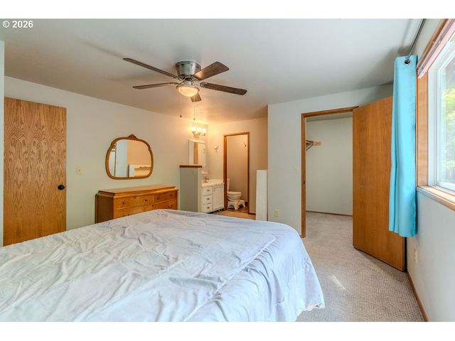 17877 PETER SKENE Way, Oregon City, OR 97045