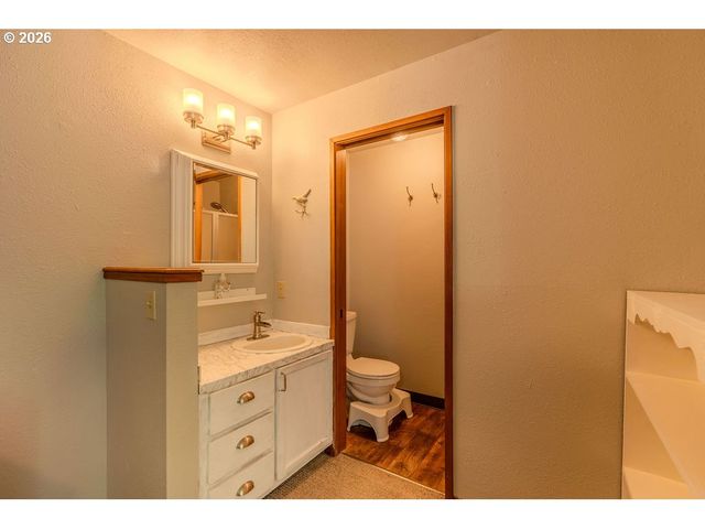 17877 PETER SKENE Way, Oregon City, OR 97045