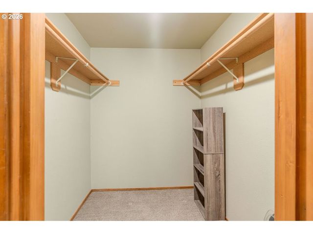 17877 PETER SKENE Way, Oregon City, OR 97045