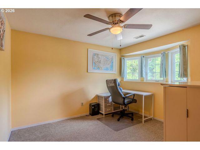 17877 PETER SKENE Way, Oregon City, OR 97045