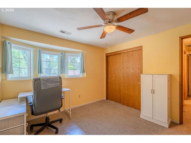 17877 PETER SKENE Way, Oregon City, OR 97045