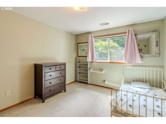 17877 PETER SKENE Way, Oregon City, OR 97045
