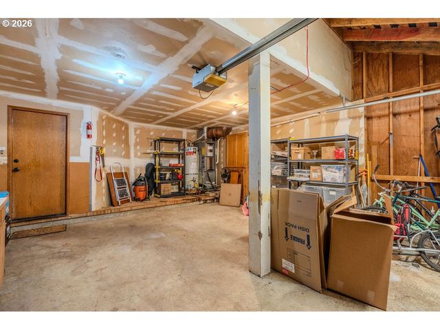 17877 PETER SKENE Way, Oregon City, OR 97045