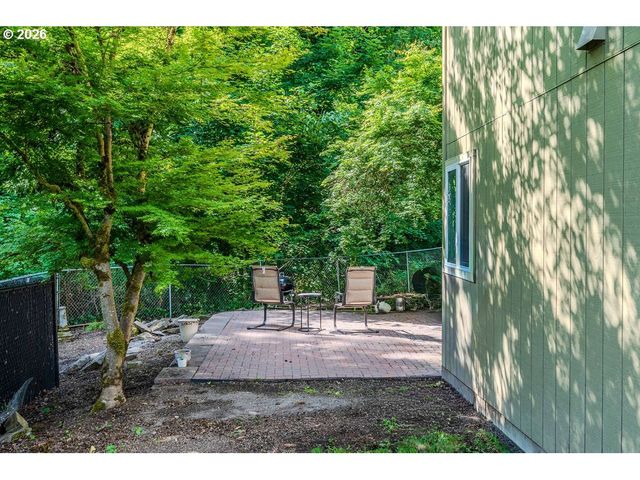 17877 PETER SKENE Way, Oregon City, OR 97045